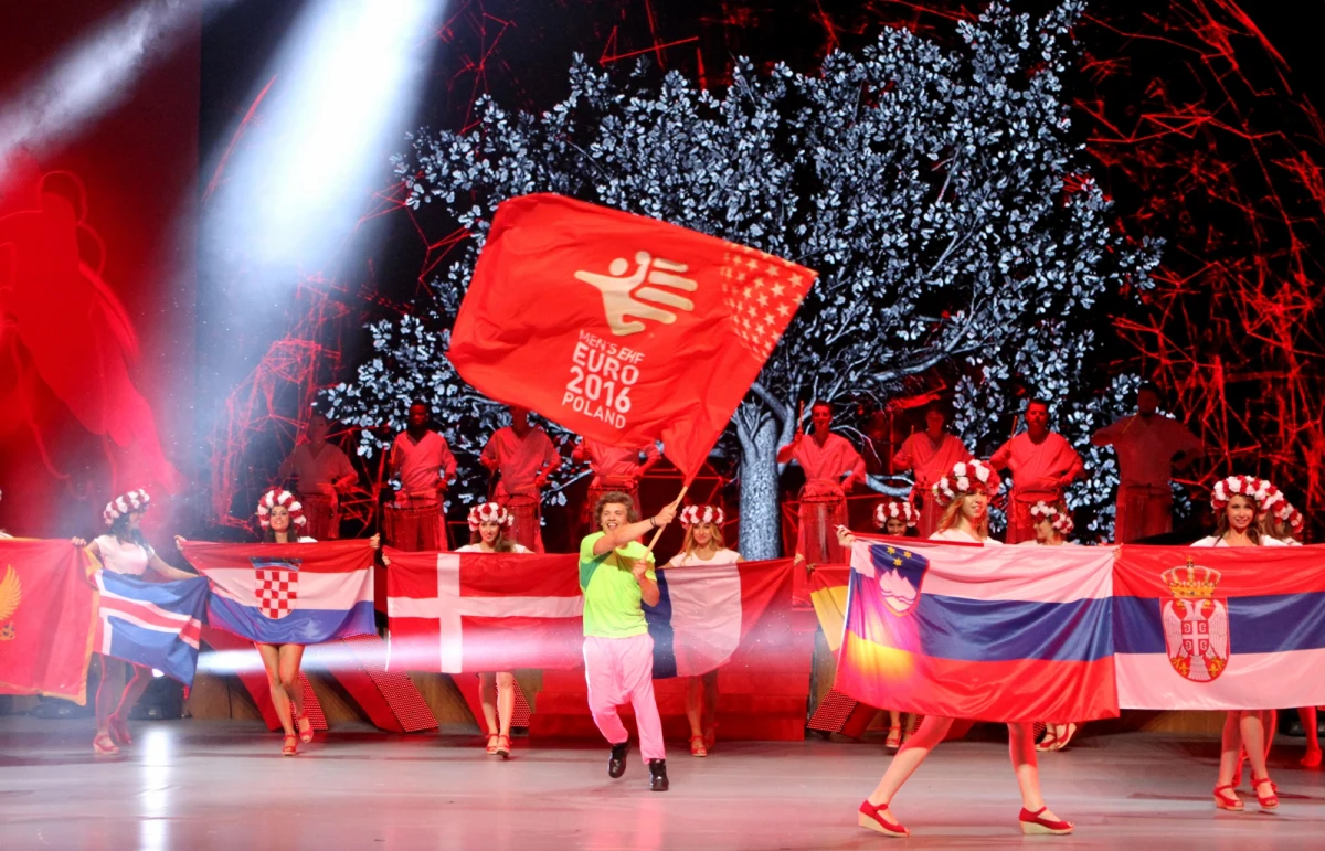 "Na mistrzostwach Europy każda grupa jest ciężka, bez względu na jej skład. Liczymy, że nasi kibice pomogą nam w odniesieniu sukcesu" - powiedział obrotowy reprezentacji Polski piłkarzy ręcznych Bartosz Jurecki po piątkowym losowaniu grup mistrzostw Europy 2016.