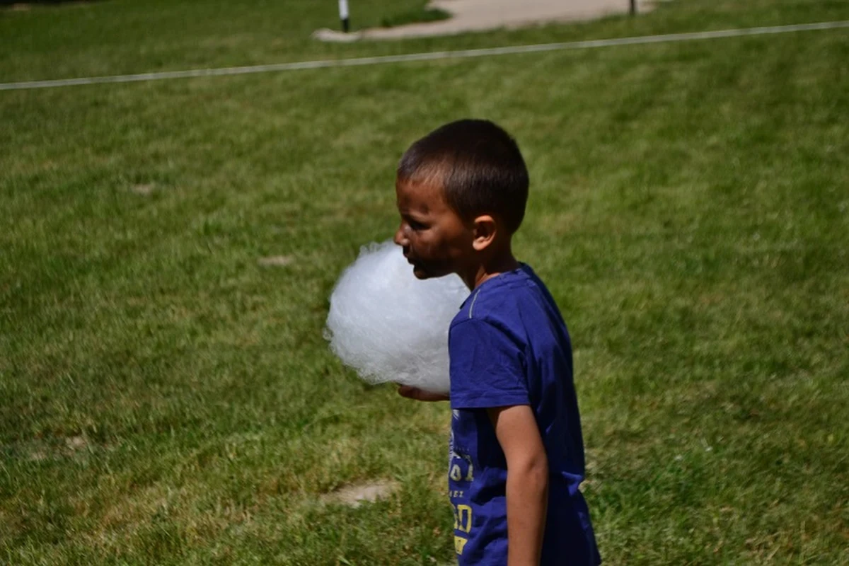 Dokładnie 8193 osoby starały się w ubiegłym roku o przyznanie statusu uchodźcy w Polsce. Ogromna większość przyjechała ze wschodu - z Czeczenii, Gruzji, Ukrainy... Zgodę na pozostanie nad Wisłą dostało zaledwie nieco ponad 700 z nich - mimo to z roku na rok próby nie ustają. W światowym dniu uchodźcy w RMF FM ruszamy śladami tych, którzy chcą uciec ze swoich krajów właśnie do Polski. 