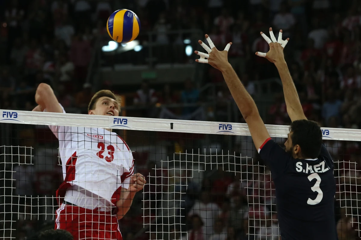 Jeśli Polacy wygrają dzisiaj w Kazaniu drugi mecz z Rosjanami, pozbawią ich szans awansu do turnieju finałowego Ligi Światowej, a sami umocnią się na drugim miejscu w tabeli grupy B. "To będzie niezwykle trudne" - ostrzega jednak Michał Kubiak.