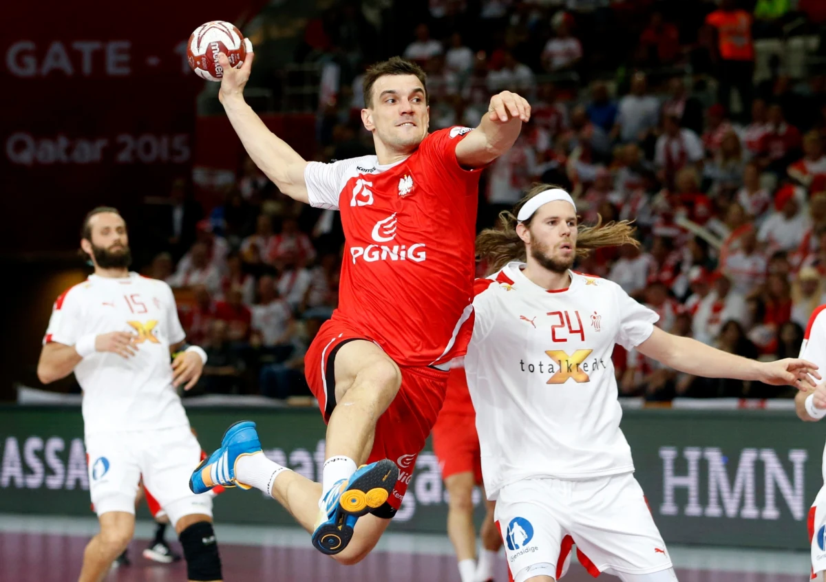 Wielkie sportowe emocje szykują się dzisiaj pod Wawelem - polscy szczypiorniści zmierzą się w Tauron Arenie Kraków z wicemistrzami Europy Duńczykami. "Jesteśmy przed dużym turniejem i tak naprawdę nie wiadomo, jak będzie wyglądał zespół na mistrzostwa Europy. Dlatego to naprawdę ważny dla nas mecz" - mówił RMF FM bramkarz polskiej kadry Sławomir Szmal. Początek spotkania o godzinie 20.