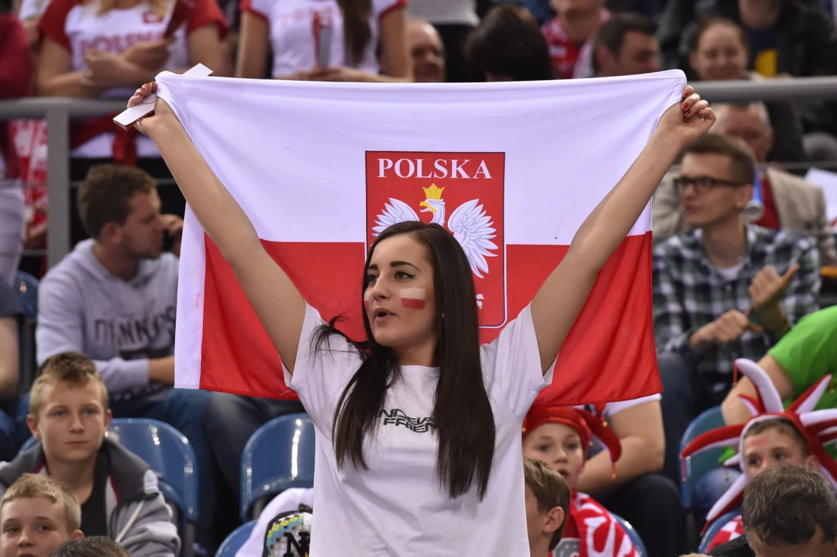 Polska reprezentacja piłkarzy ręcznych przegrała w towarzyskim meczu rozegranym w Tauron Arenie Kraków z Danią 23:26 (13:16). Dla obu ekip był to sprawdzian przed styczniowymi mistrzostwami Europy. Turniej finałowy ME odbędzie się w dniach 15-31 stycznia 2016 r. w Polsce. Biało-czerwoni wszystkie swoje mecze rozegrają w krakowskiej hali.