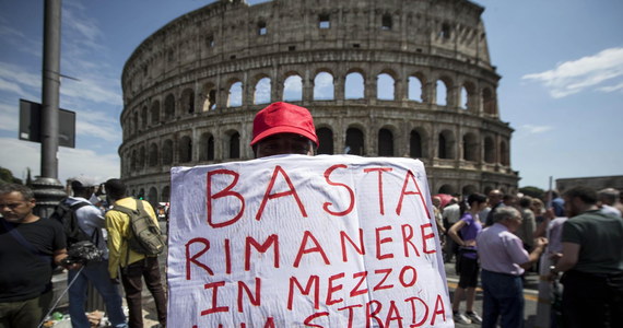 Setki tysięcy osób manifestowały w sobotę w Rzymie w obronie tradycyjnej rodziny i przeciwko ideologii gender. Demonstrowali przedstawiciele środowisk katolickich, choć bez oficjalnego poparcia hierarchii kościelnej, a także obrońcy życia i politycy prawicy.