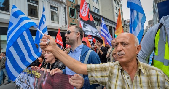 Wierzyciele Grecji - Unia Europejska, Międzynarodowy Fundusz Walutowy i Europejski Bank Centralny - otrzymali nowe propozycje rządu w Atenach ws. przezwyciężenia kryzysu zadłużenia - poinformował Martin Selmayr, szef gabinetu przewodniczącego KE. Tymczasem w Atenach osiem tysięcy Greków protestowało przeciwko możliwym dalszym cięciom budżetowym, m.in. zmniejszeniu emerytur.