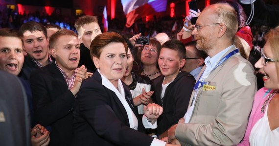 Niemiecki dziennik "Frankfurter Allgemeine Zeitung" w swoim najnowszym wydaniu przygląda się Beacie Szydło, którą w przypadku zwycięstwa w wyborach parlamentarnych PiS zaproponował na stanowisko premiera. Jak wskazuje gazeta, liderowi PiS Jarosławowi Kaczyńskiemu nie będzie łatwo sterować posłanką. Co więcej - według "FAZ" - Szydło jest ucieleśnieniem zmiany wizerunku PiS.