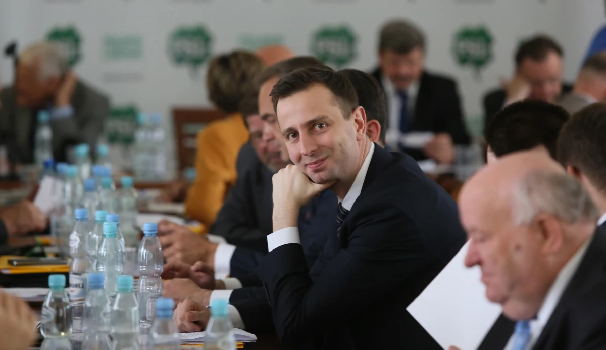 PSL złożyło projekt ustawy umożliwiający przejście na emeryturę po 40 latach stażu pracy - powiedział minister pracy Władysław Kosiniak-Kamysz. Dodał, że projekt dotyczy ubezpieczonych w ZUS i KRUS.