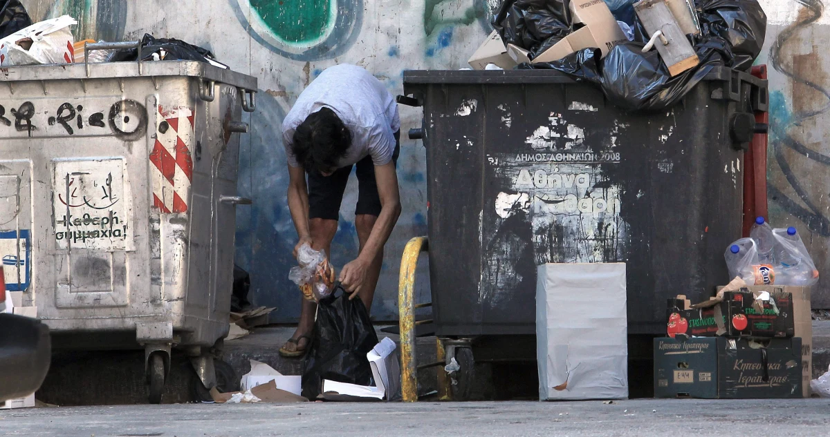 To nie leniwi Grecy doprowadzili do bankructwa swojego kraju. Tak się przecież o nich mówi. To nie oni są winni temu, że ich kraj już od kilku lat balansuje na granicy upadku. Winne jest nasze dążenie do złudnych i w tym przypadku, wypaczonych teorii politycznych. Dążenie do snu, który okazał się koszmarem.