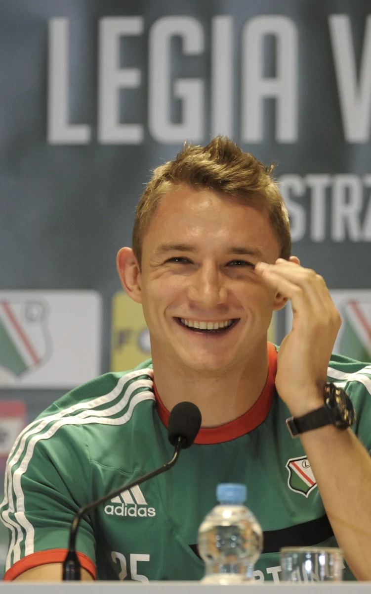 "Awans do kolejnej rundy to nasz obowiązek" - mówi RMF FM obrońca Legii Warszawa Jakub Rzeźniczak. Stołeczni piłkarze dowiedzieli się dziś, że w drugiej rundzie kwalifikacji Ligi Europejskiej zagrają z rumuńskim FC Botosani lub gruzińskim Spartakiem Cchinwali. Pierwszy mecz 16 lipca. By awansować do fazy grupowej, Legia będzie musiała wyeliminować trzech przeciwników.