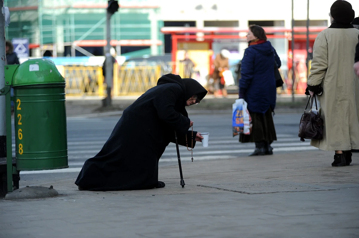 Z powodu braku żywności i niepokojów współczesne społeczeństwo upadnie w ciągu najbliższych 25 lat – wynika z raportu przygotowanego przez brytyjskich naukowców opublikowanego na łamach "The Independent". Badacze z Global Sustainability Institute przy Anglia Ruskin University prognozują, że w ciągu najbliższych trzech dekad czekają nas katastrofalne braki w produkcji żywności, które spowodują niepokoje społeczne, a te w konsekwencji doprowadzą do upadku struktur zbiorowości ludzkiej. 
