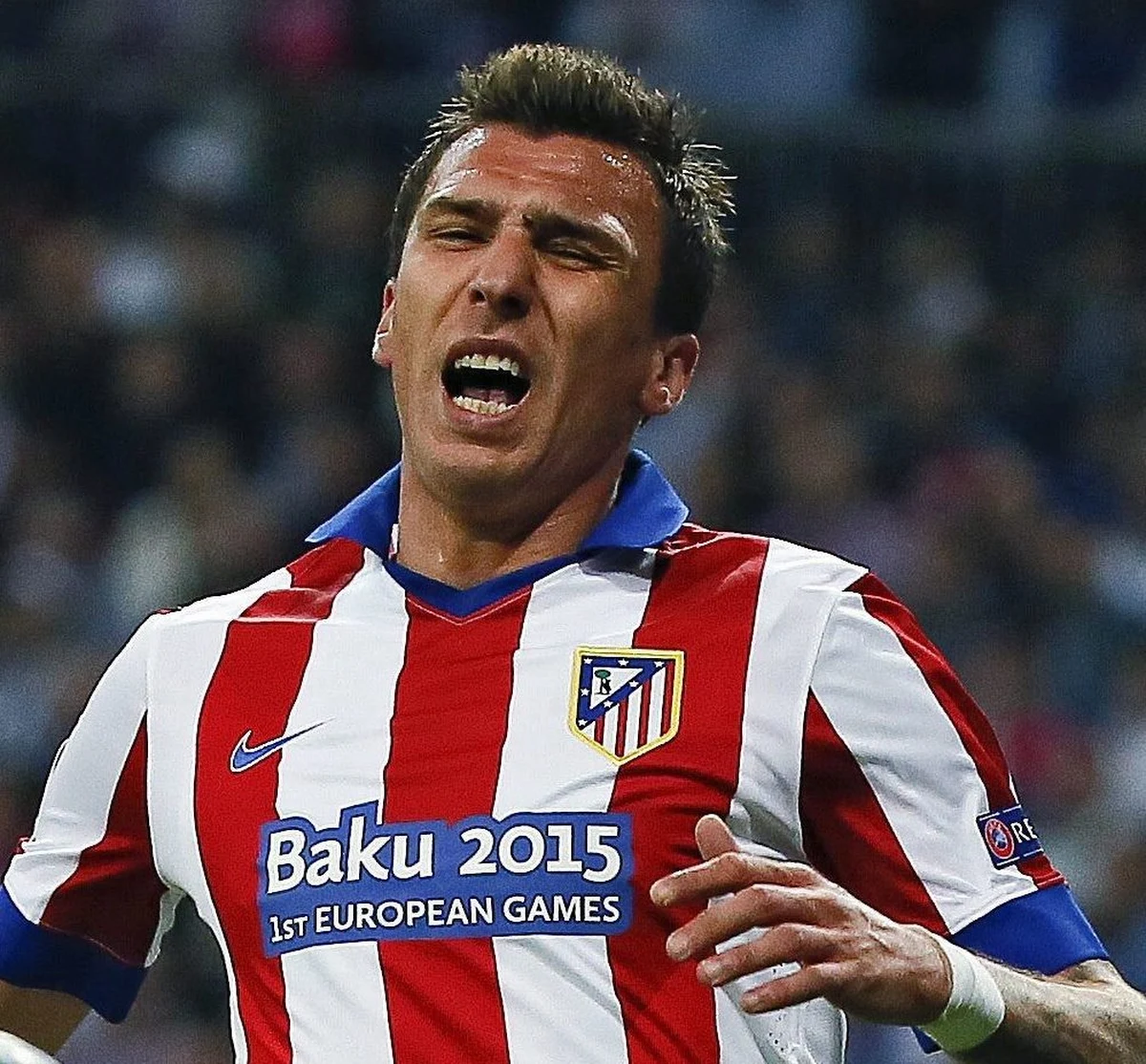 Chorwat Mario Mandzukic podpisał czteroletni kontrakt z Juventusem Turyn. Mistrz Włoch zapłaci Atletico Madryt za piłkarza 19 mln euro w trzech ratach, z których najbliższa ma wynieść siedem milionów. Jeśli gra reprezentanta Chorwacji będzie zgodna z oczekiwaniami trenera Massimiliano Allegriego oraz szefów "Starej Damy", Atletico otrzyma jeszcze dodatkowo dwa miliony.