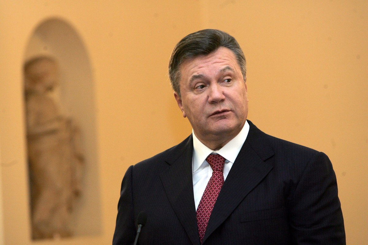 Były prezydent Wiktor Janukowycz stwierdził, że "nie zaprzecza swojej odpowiedzialności" za rozlew krwi na Ukrainie. W wywiadzie udzielonym telewizji BBC zaprzeczył także, że wydał rozkaz otwarcia ognia do demonstrantów na Majdanie. Były szef państwa pytany był również o kwestię Donbasu. Janukowycz stwierdził, że powinien on zostać częścią Ukrainy. 