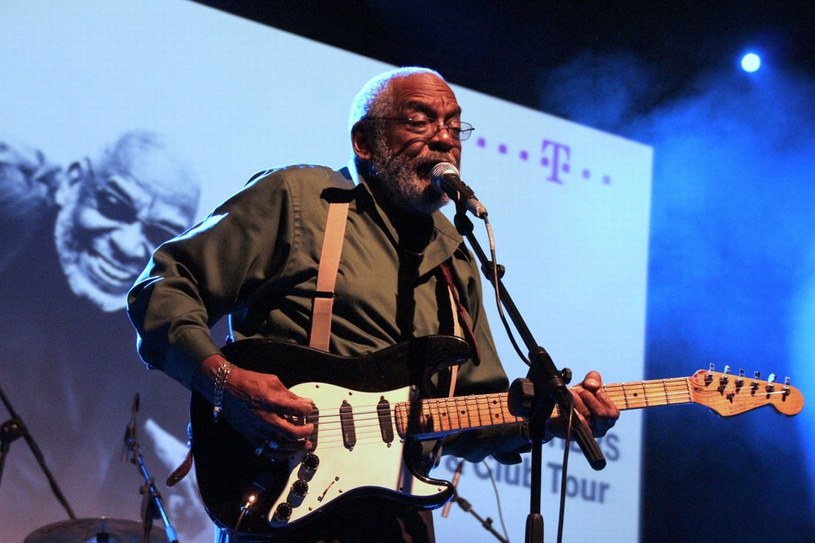 Gitarzysta i wokalista bluesowej grupy The Holmes Brothers miał 71 lat. 