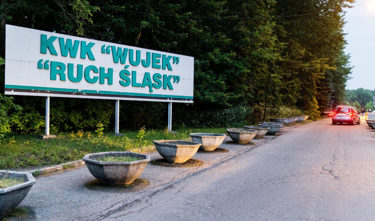 We wtorek w 67. dobie, formalnie zakończyła się akcja ratownicza w kopalni Wujek. Kilkanaście godzin wcześniej ratownicy wydobyli ciała dwóch górników poszukiwanych po wstrząsie, do którego doszło 18 kwietnia.