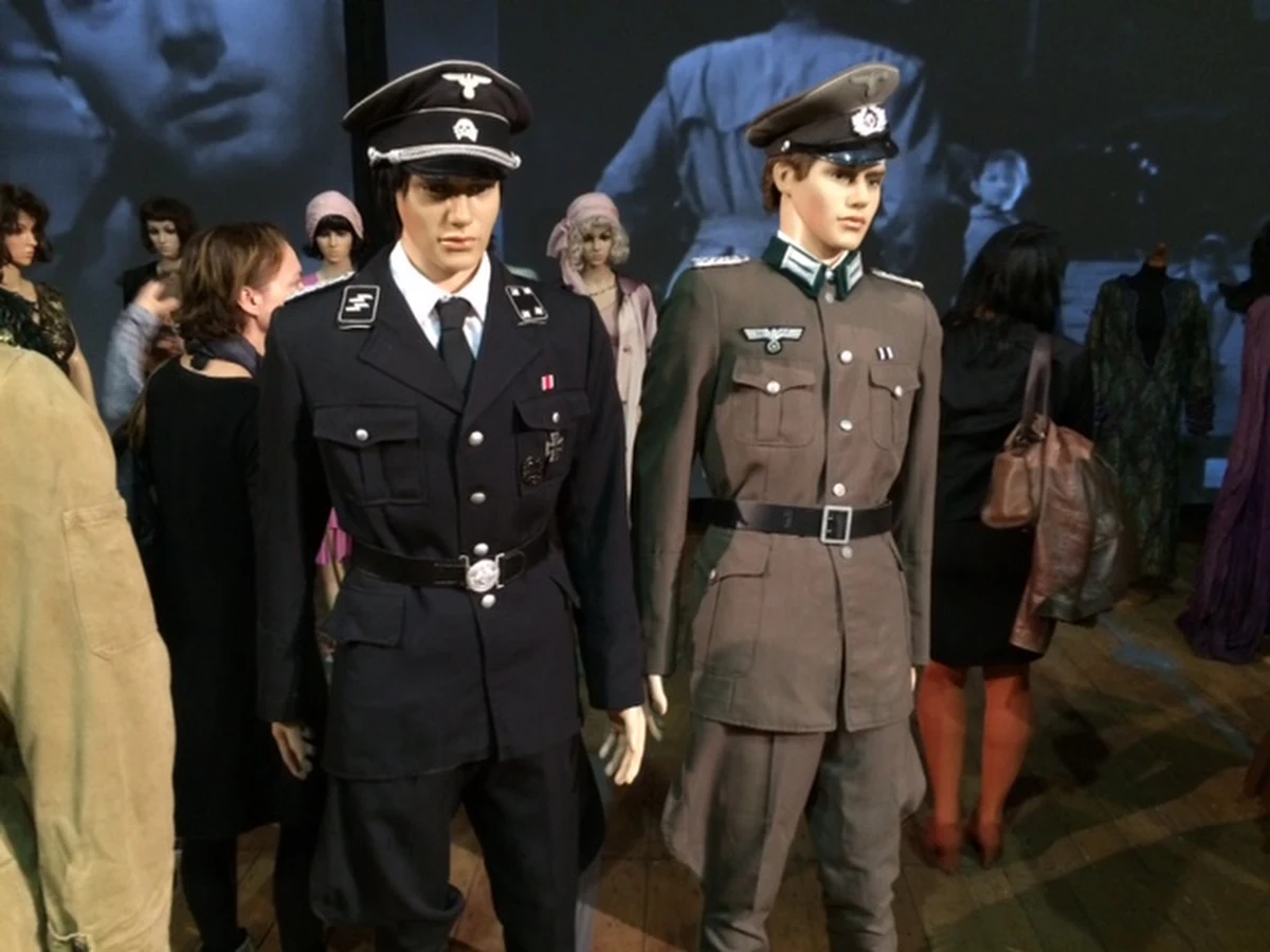 Ponad 100 kostiumów z najpopularniejszych filmów odrestaurowano we wrocławskim Centrum Technologii Audiowizualnych. Stroje zagrały w 26 produkcjach, między innymi w kultowej komedii "Sami swoi", serialu "Czterej pancerni i pies" filmach: "Wielki Szu", "Lalka", "Rękopis znaleziony w Saragossie" i "Na srebrnym globie". 