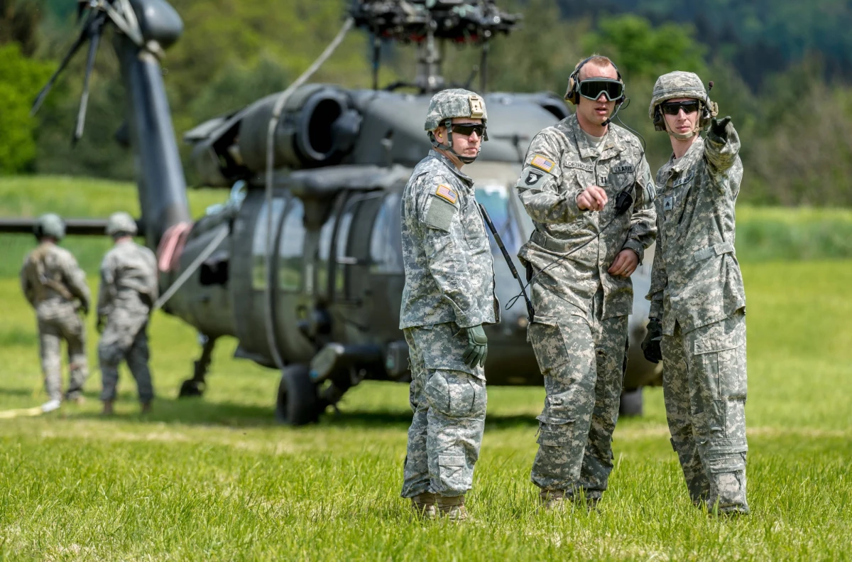 "USA rozmieszczą ok. 250 sztuk czołgów, pojazdów opancerzonych i innego sprzętu wojskowego w sześciu państwach Europy Środkowo-Wschodniej, w tym w Polsce" - powiedział amerykański minister obrony Ashton Carter. Swoje oświadczenie wygłosił w Tallinie w obecności ministrów obrony Estonii, Łotwy i Litwy. 