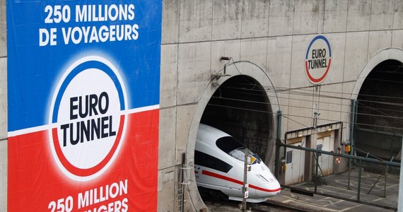 Ruch w Eurotunelu pod kanałem La Manche został zawieszony w obu kierunkach. Strajkujący pracownicy francuskiej spółki promowej MyFerryLink podpalili bowiem na torach opony - poinformowała spółka Eurotunnel, będąca operatorem tunelu.