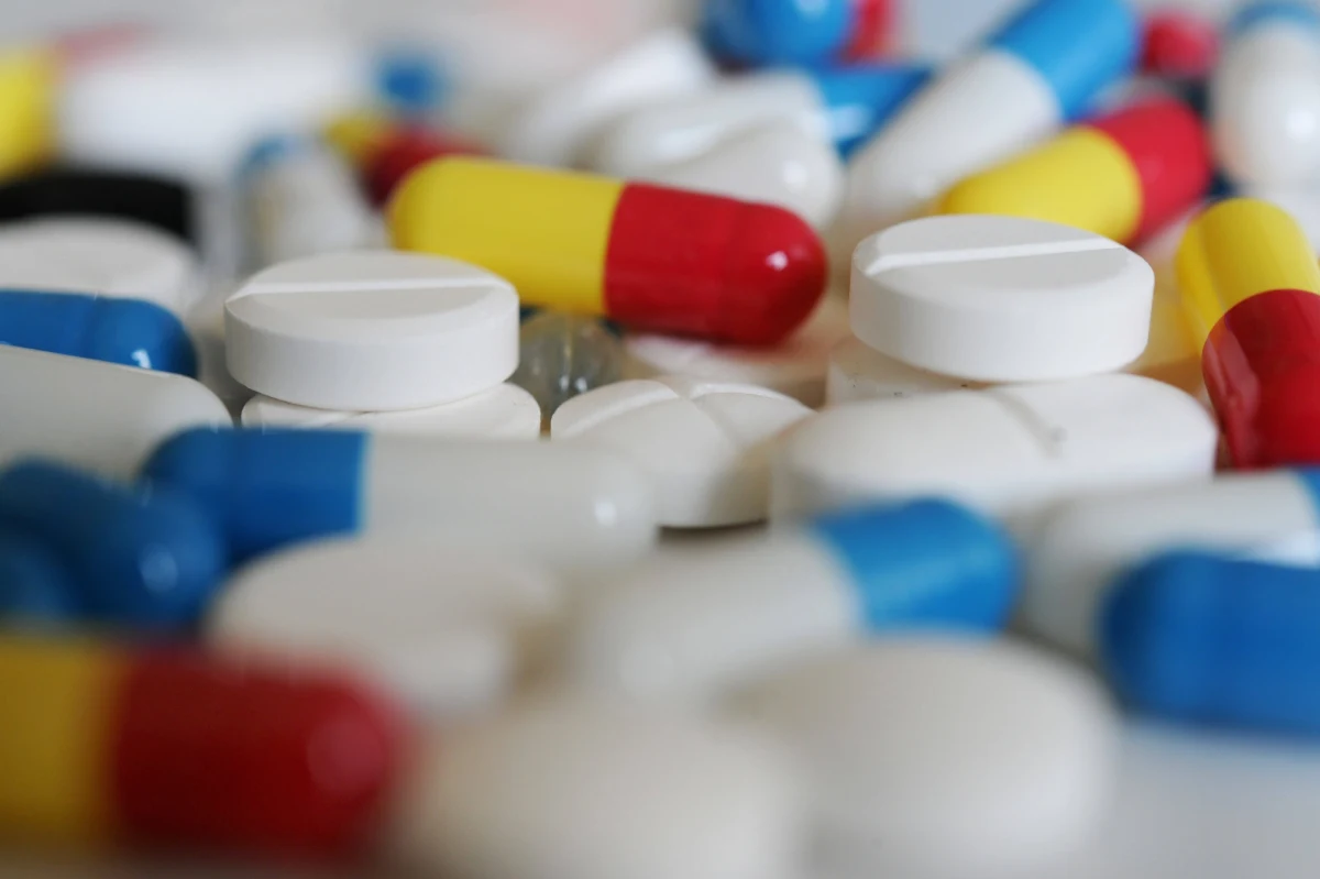 „Marszałek województwa śląskiego musiał zniszczyć leki o wartości 300 tys. zł, w tym te znajdujące się na listach refundacyjnych. Przejął je po zlikwidowanym szpitalu i chciał przekazać innej placówce” – pisze środowa „Rzeczpospolita”. Dziennik podkreśla, że marszałek przez dwa lata bezskutecznie prosił o zgodę Ministerstwo Zdrowia i nadzór farmaceutyczny. 