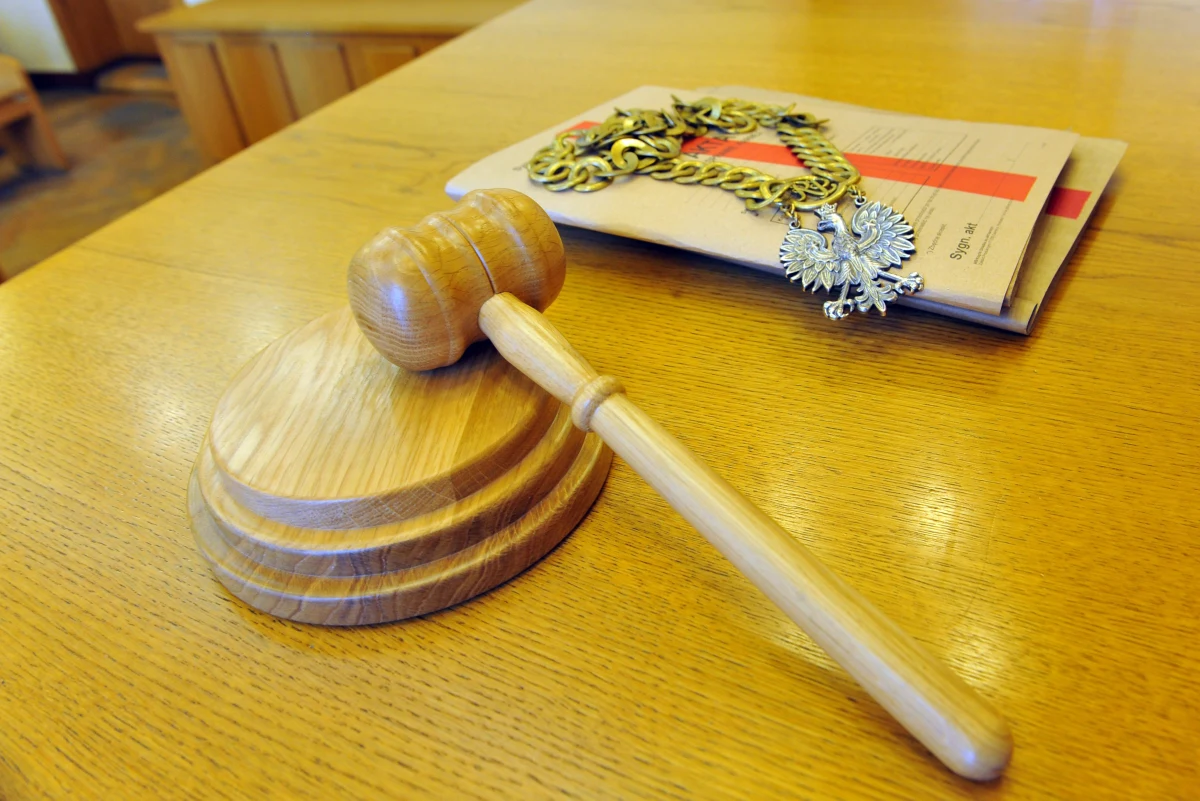 2 lata więzienia w zawieszeniu i 1,5 tys. zł grzywny – to prawomocny wyrok ws. byłego funkcjonariusza UB oskarżonego o zbrodnie komunistyczne i zbrodnie przeciwko ludzkości. We wtorek Sąd Okręgowy w Opolu podtrzymał wyrok opolskiego sądu rejonowego w tej sprawie.