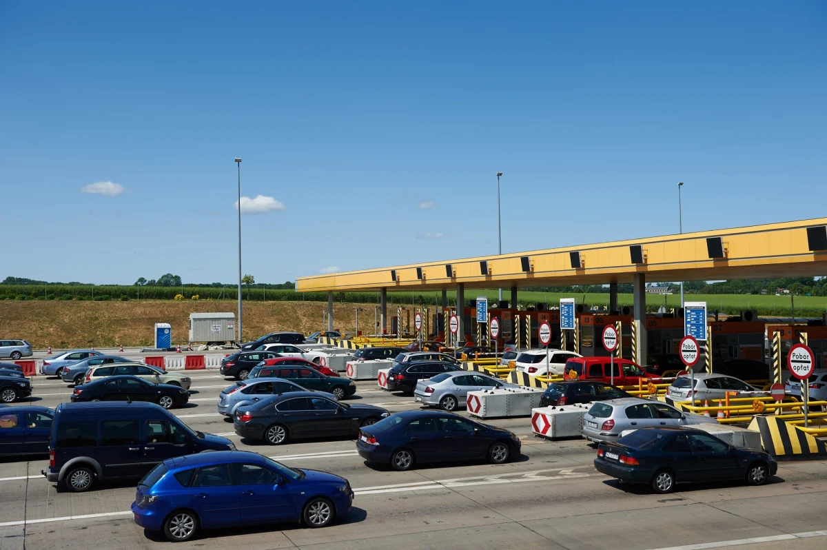 W weekendy w lipcu i sierpniu bramki na autostradzie A1 między Gdańskiem a Toruniem będą otwarte - dowiedział się nieoficjalnie reporter RMF FM Grzegorz Kwolek. Rusza właśnie nadzwyczajne posiedzenie Rady Ministrów w tej sprawie. 