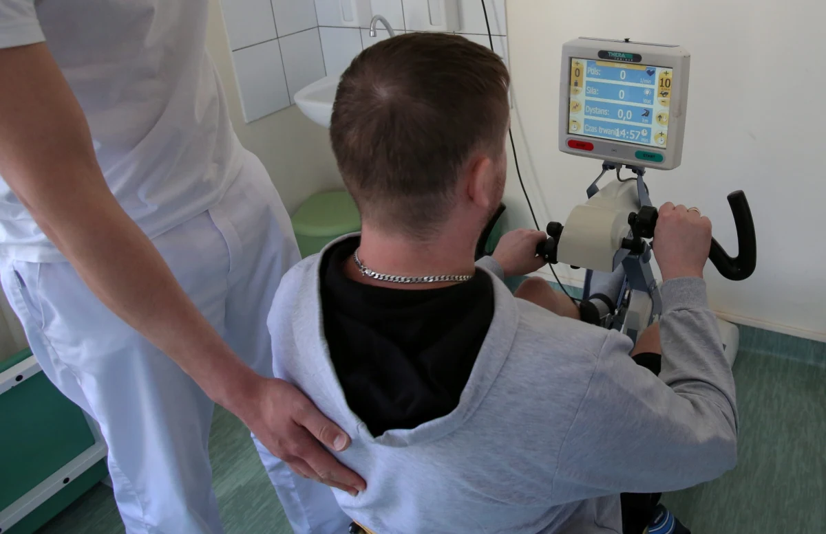 Pod koniec czerwca w Szpitalu Powiatowym  w Czeladzi zamknięty zostanie liczący 20 łóżek oddział rehabilitacji neurologicznej.  Jego kontrakt  przejął po konkursie szpital w Dąbrowie Górniczej. Jak tłumaczy NFZ dąbrowska placówka  przedstawiła lepszą ofertę. Wielu pacjentów to jednak nie przekonuje. Jak mówią decyzja utrudni im powrót do zdrowia. 