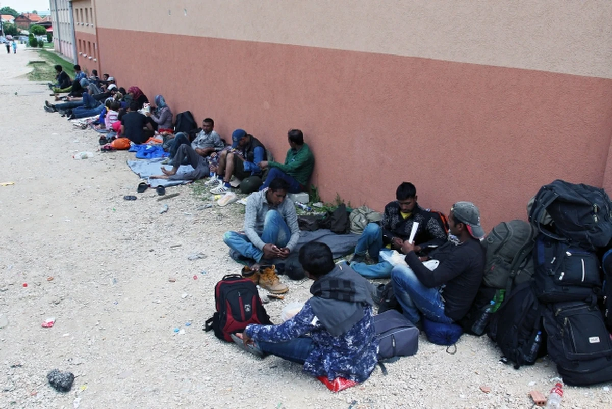 Nie będzie obowiązkowego przyjmowania uchodźców z Afryki – donosi nasza korespondentka ze szczytu Unii Europejskiej w Brukseli. Kraje Unii będą jednak musiały do końca lipca podzielić między siebie 40 tys. uchodźców, którzy obecnie przebywają we Włoszech i w Grecji. 