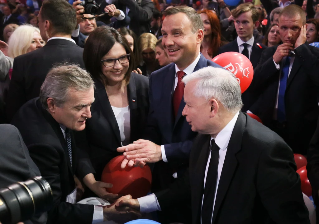 Od lewej: profesor Piotr Gliński, posłanka Małgorzata Sadurska, prezydent elekt Andrzej Duda i prezes PiS Jarosław Kaczyński, podczas konwencji PiS, która miała miejsce 20 czerwca 2016; zdj. ilustracyjne