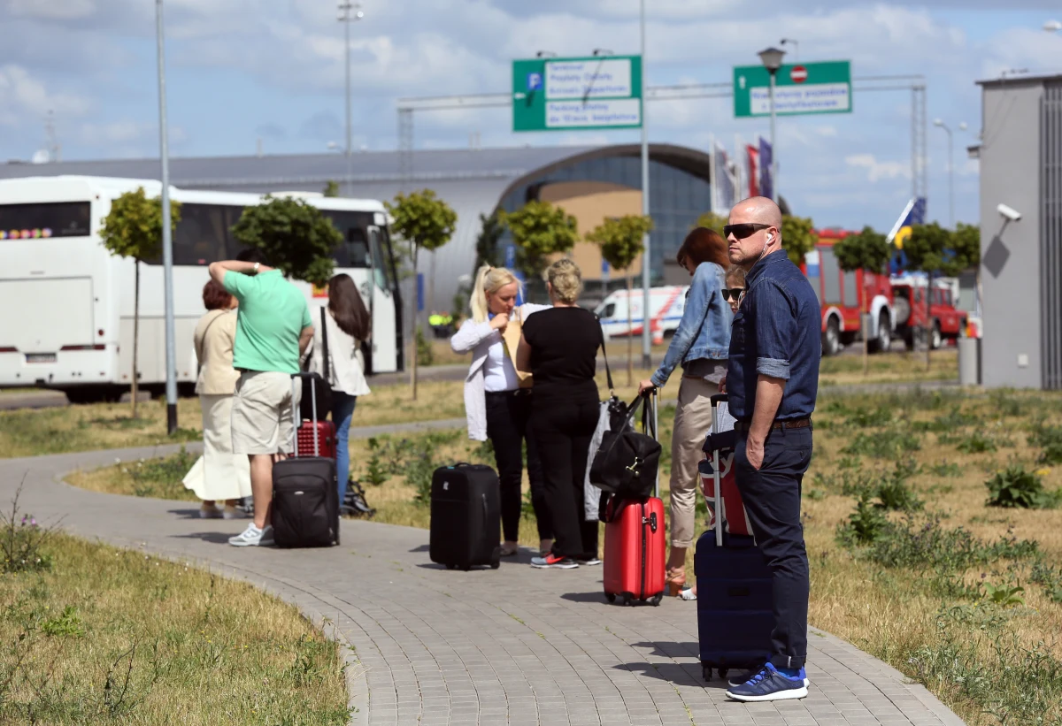 Tunezja od 2014 roku znajduje się na liście niebezpiecznych miejsc według Ministerstwa Spraw Zagranicznych. Resort przypomina na swojej stronie, gdzie jeszcze nie należy podróżować. Poza Tunezją wskazuje m.in. na inne, najpopularniejsze kierunki wakacyjnych wyjazdów Polaków. 