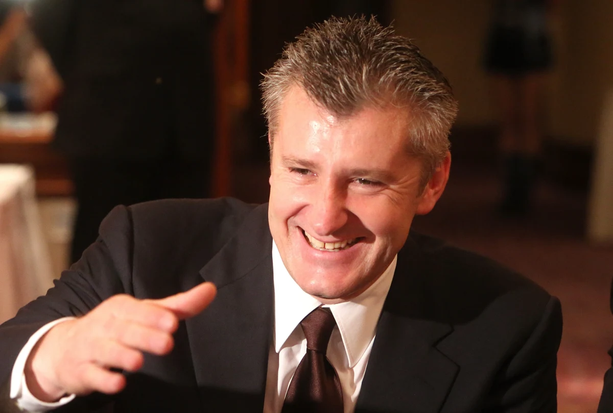 Davor Suker – były piłkarz, a obecnie prezydent chorwackiej federacji futbolu mógł być zamieszany w gigantyczną aferę ustawiania wyników meczów w Europie, którą prokuratura w Bochum bada od 2009 roku - wynika z informacji podanej przez niemiecką telewizję ARD. Gwiazdor miał się według dziennikarzy wielokrotnie kontaktować z mózgiem operacji Ante Sapiną w latach 2011-2014. 
