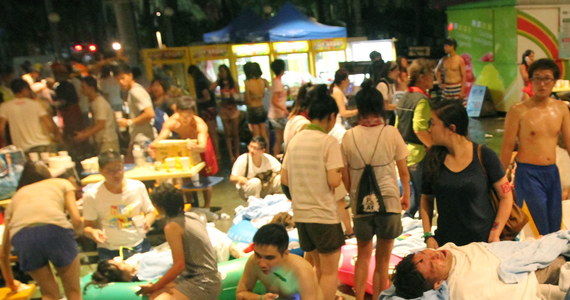 Ponad 200 osób zostało rannych, w tym 80 ciężko, w wyniku pożaru, który wybuchł w sobotę wieczorem w parku rozrywki w Nowym Tajpej na Tajwanie. Ogień rozprzestrzenił się ze sceny podczas pokazu, który obserwowało ponad tysiąc widzów.