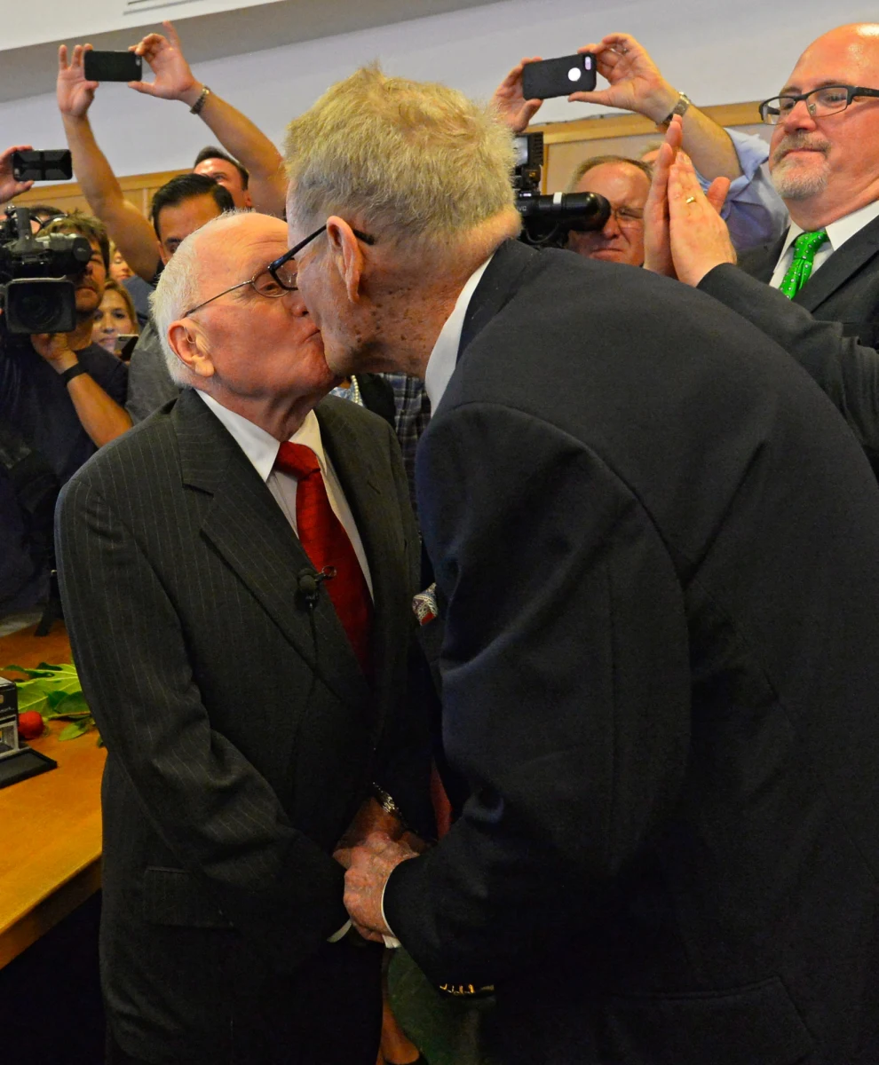 Jack Evans i George Harris żyli ze sobą 54 lata. W piątek w Dallas w USA wzięli ślub. 