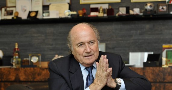 Domenico Scala odpowiedzialny za przebieg wyborów w Międzynarodowej Federacji Piłkarskiej Josepha Blattera do złożenia jasnej deklaracji dotyczącej jego zawodowej przyszłości. Po wybuchu afery łapówkowej w FIFA Blatter obiecał, że nie będzie kandydował na stanowisko prezydenta FIFA w kolejnych wyborach. Ostatnio pojawiają się informacje, że działacz nie zamierza spełnić swojej obietnicy i będzie ubiegał się o reelekcję.
