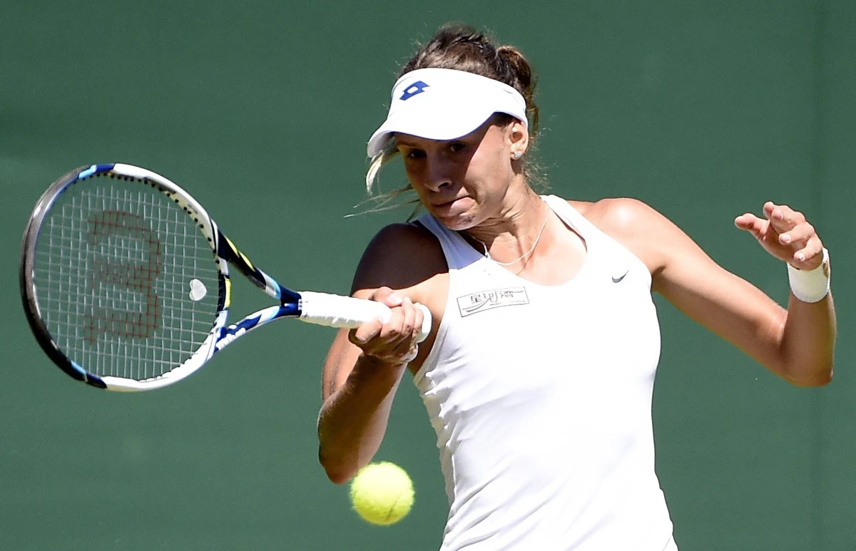 "Ból był za duży, żebym kontynuowała grę, choć to właściwie nawet nie byłaby gra. Nie miało to już żadnego sensu, wolałam nie ryzykować poważniejszego urazu" - powiedziała Magda Linette, która w meczu z japońską tenisistką Kurumi Narą w pierwszej rundzie wielkoszlemowego turnieju na trawiastych kortach Wimbledonu skreczowała z powodu kontuzji uda przy stanie 6:3, 3:6, 3:4.