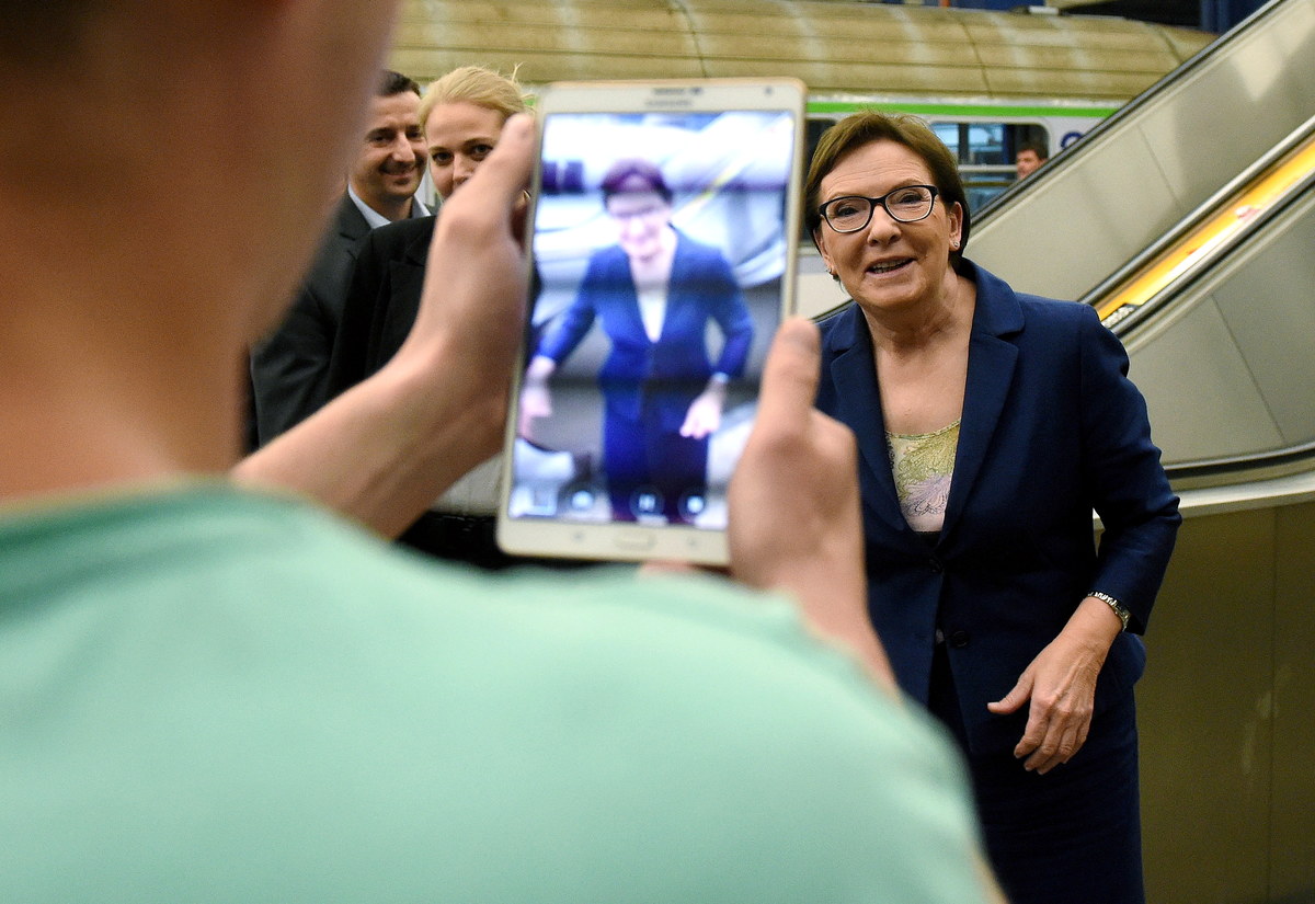 Czy jeden dzień kampanii wyborczej może kosztować podatników ponad 100 tys. zł? Może, gdy ważny polityk jeździ do wyborców pociągiem, a za nim podąża rządowy samolot. A – jak ustalił "Fakt" – właśnie tak było w przypadku premier Ewy Kopacz w minioną niedzielę.