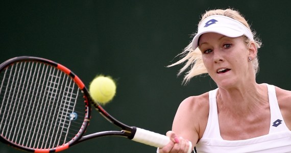 Urszula Radwańska przegrała z rozstawioną z numerem 22. australijską tenisistką Samanthą Stosur 3:6, 4:6 w 2. rundzie wielkoszlemowego Wimbledonu na trawiastych kortach w Londynie. Mecz trwał godzinę i 21 minut.