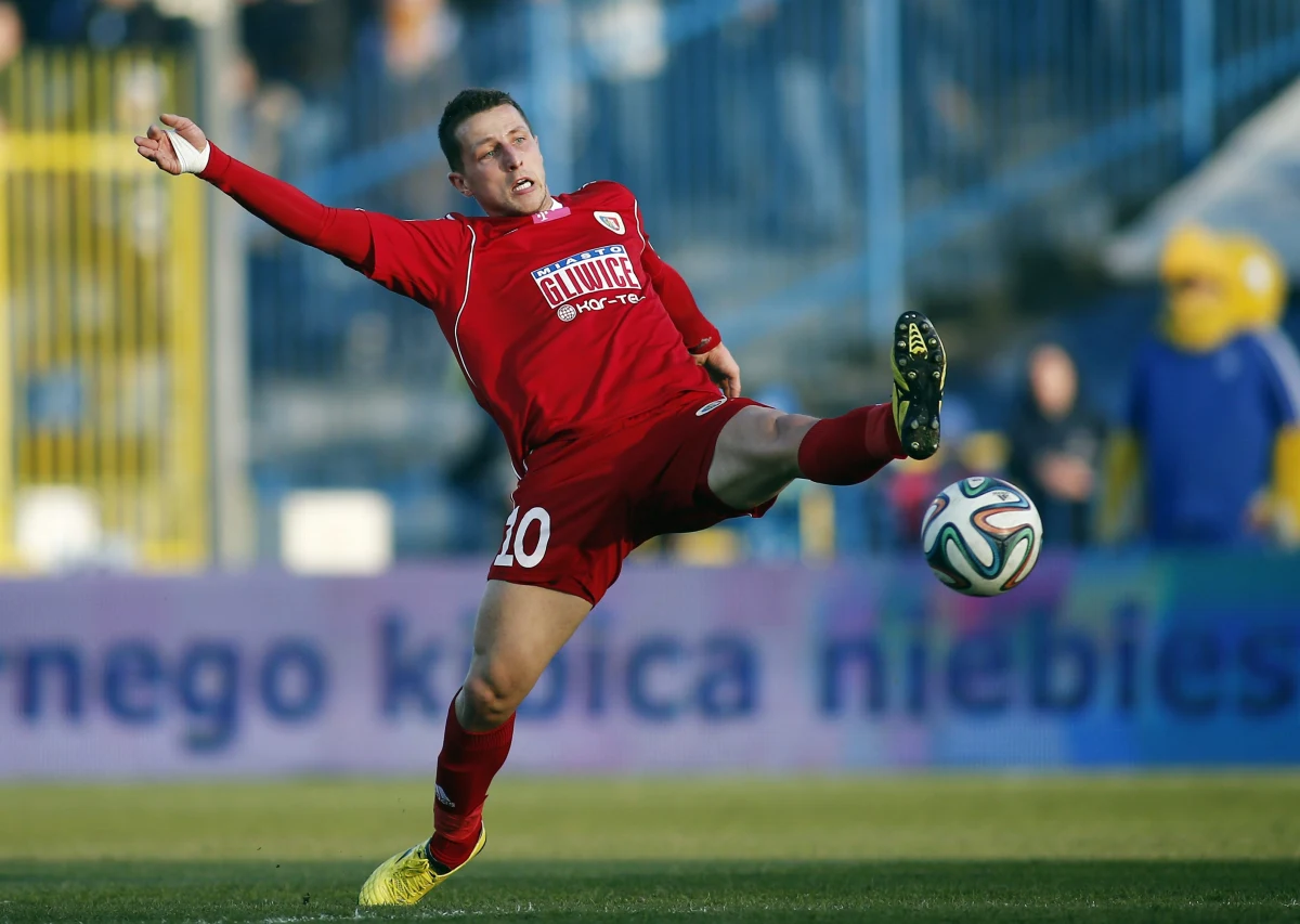 Król strzelców piłkarskiej Ekstraklasy w nowym sezonie będzie strzelał we Włoszech! Kamil Wilczek podpisał kontrakt z beniaminkiem Serie A - Carpi FC.