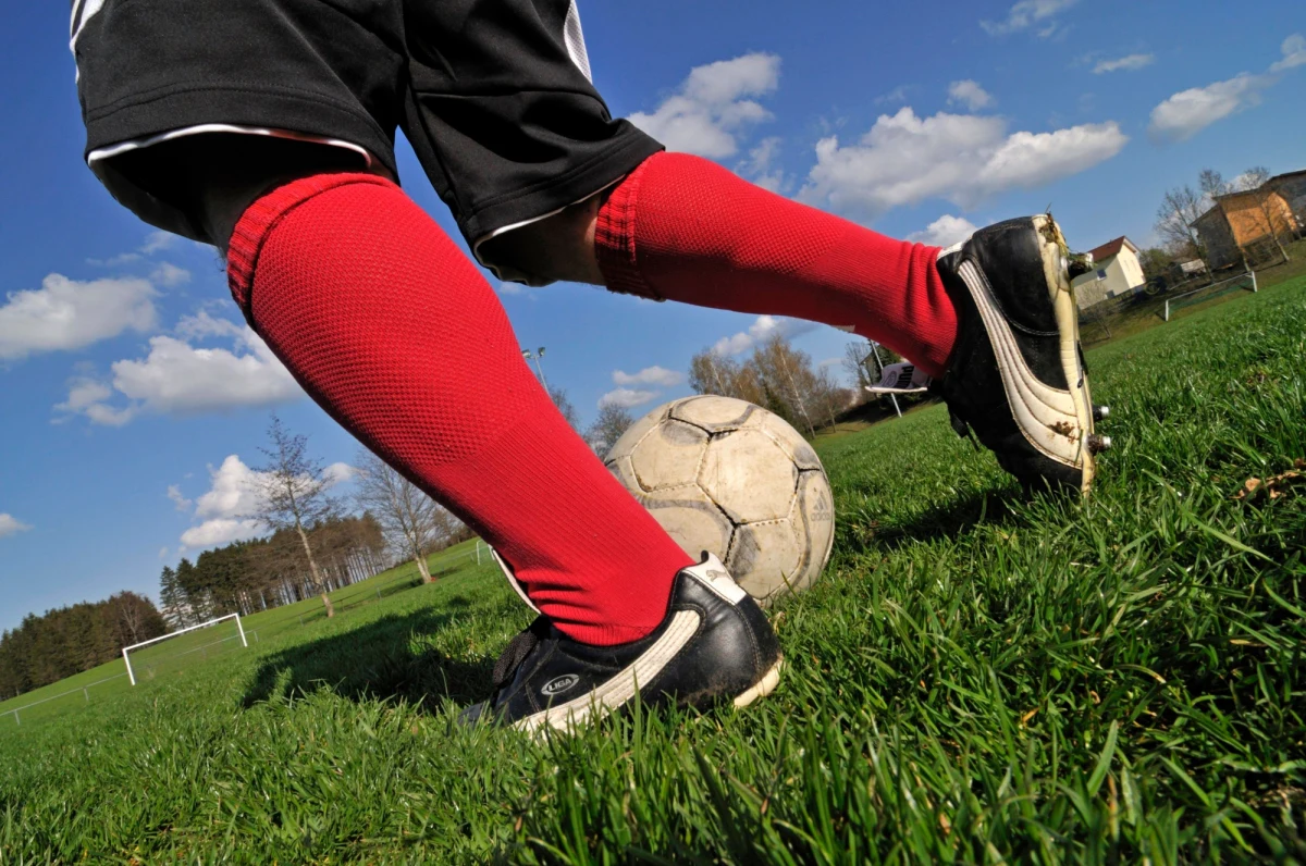 „Po trzech latach Juventus Soccer Schools nagle rezygnuje z trenowania najmłodszych piłkarzy w Krakowie” – donosi „Dziennik Polski”. „Dowiedzieliśmy się o likwidacji na dzień przed ostatnim treningiem” – mówią rozgoryczeni rodzice. 