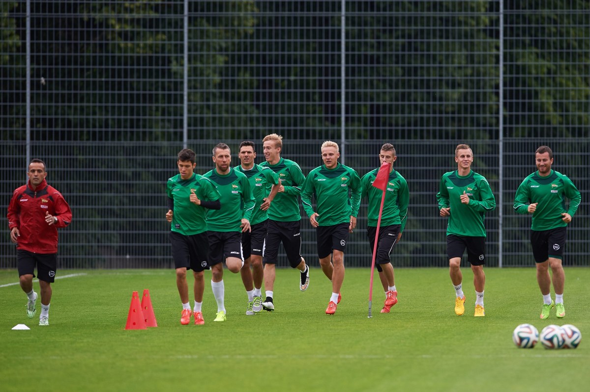 Nie Cracovia, a Lechia Gdańsk będzie przeciwnikiem Wolfsburga w lipcowym towarzyskim meczu w Polsce. Gdańszczanie przechwycili tego rywala po tym, jak z organizacji meczu wycofało się miasto Kraków. Tym samym tylko w lipcu rozegrają sześć spotkań.