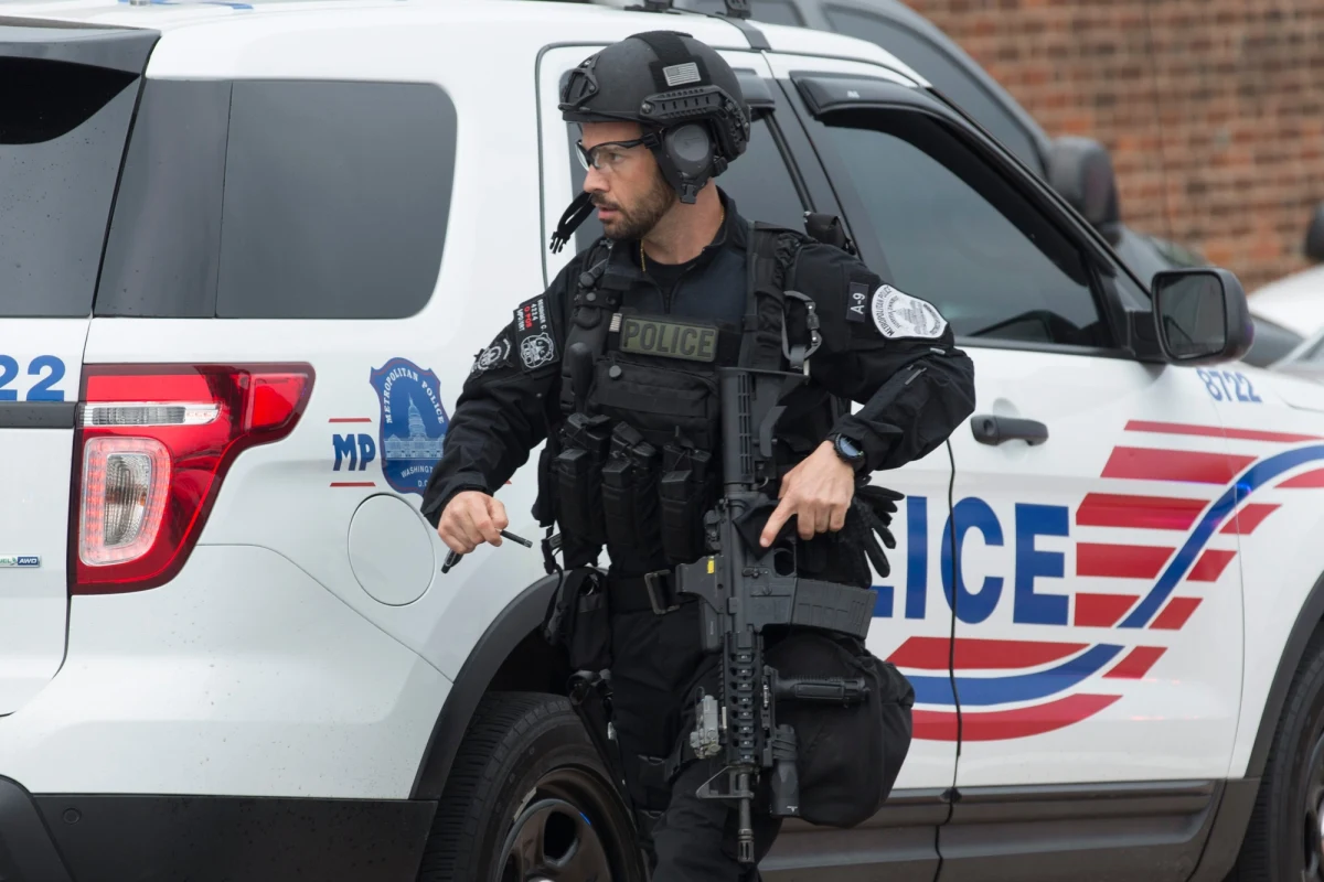 To mógł być fałszywy alarm, który postawił na nogi wszystkie waszyngtońskie służby. Na razie nie ma informacji o rannych, czy zabitych w bazie Marynarki Wojennej USA w stolicy Stanów Zjednoczonych. 