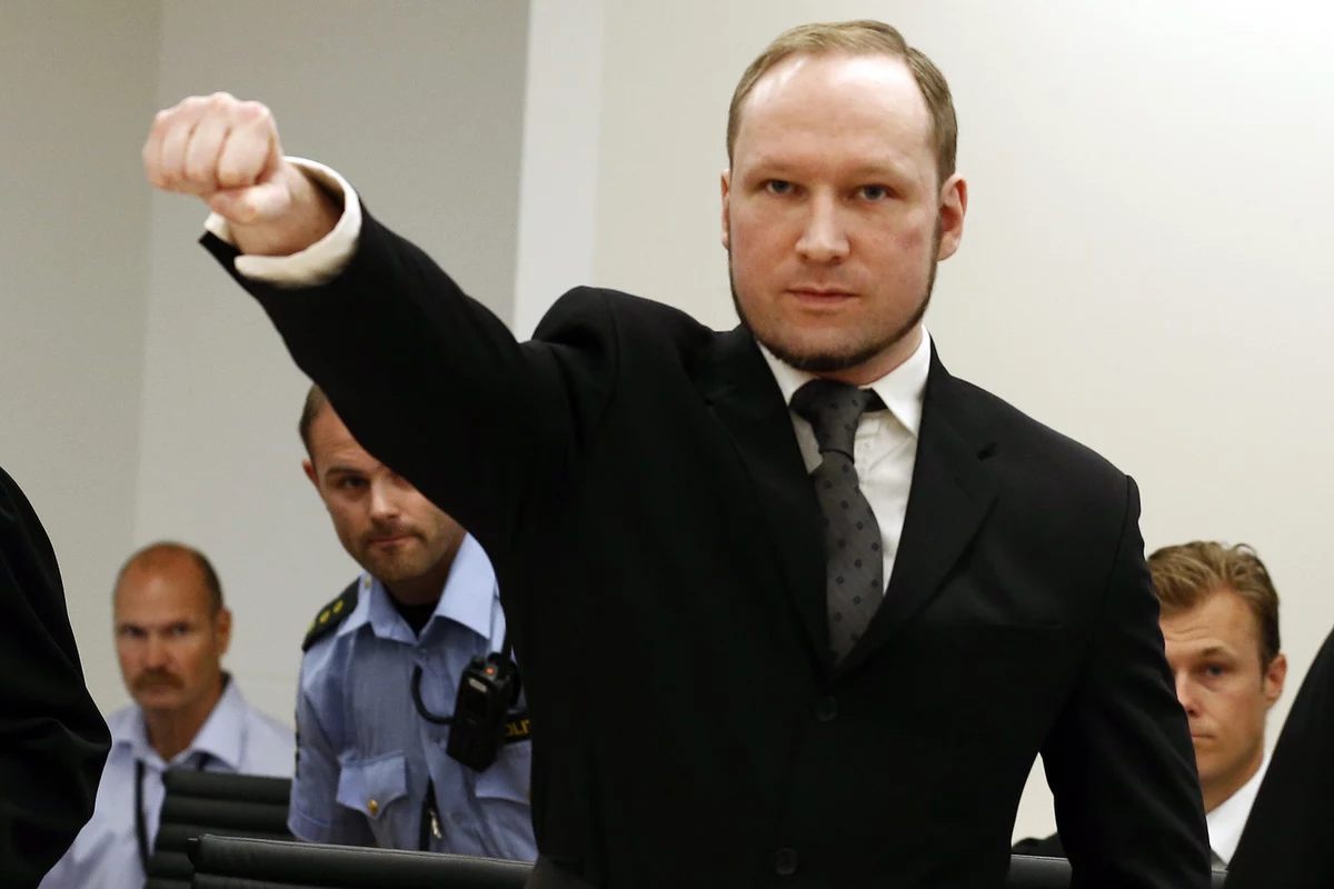 Morderca i terrorysta Anders  Breivik nie jest zadowolony z warunków w więzieniu, w którym odbywa karę za przeprowadzenie dwóch zamachów i zabicie 77 osób w lipcu 2011 roku. Neonazista skarży więc państwo norweskie za łamanie praw człowieka. Chodzi konkretnie o fakt, że jest ściśle izolowany.
