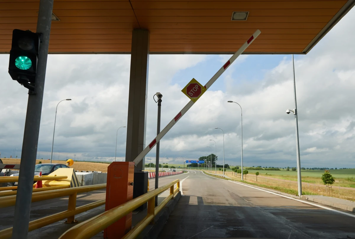 Bramki na autostradzie A1 między Toruniem a Gdańskiem będą przez część weekendu otwarte. Opłaty za przejazd nie będą pobierane dziś w godz. 16-24, w sobotę 7-24 oraz w niedzielę 8-24.