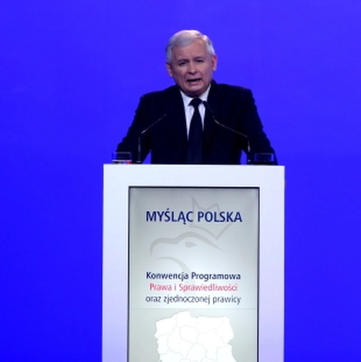 Na kampanię wyborczą do parlamentu będziemy gotowi ze szczegółowym projektem tego, co chcemy zrobić dla Polski - zapowiedział w Katowicach prezes Prawa i Sprawiedliwości Jarosław Kaczyński. Były premier otworzył trzydniową konwencję programową Prawa i Sprawiedliwości oraz Zjednoczonej Prawicy. „Być może nasza polityka wjedzie na inne tory, które prowadzą do rzeczywistych sukcesów całego społeczeństwa, narodu. Wierzę, że tak się stanie" - powiedział Kaczyński.