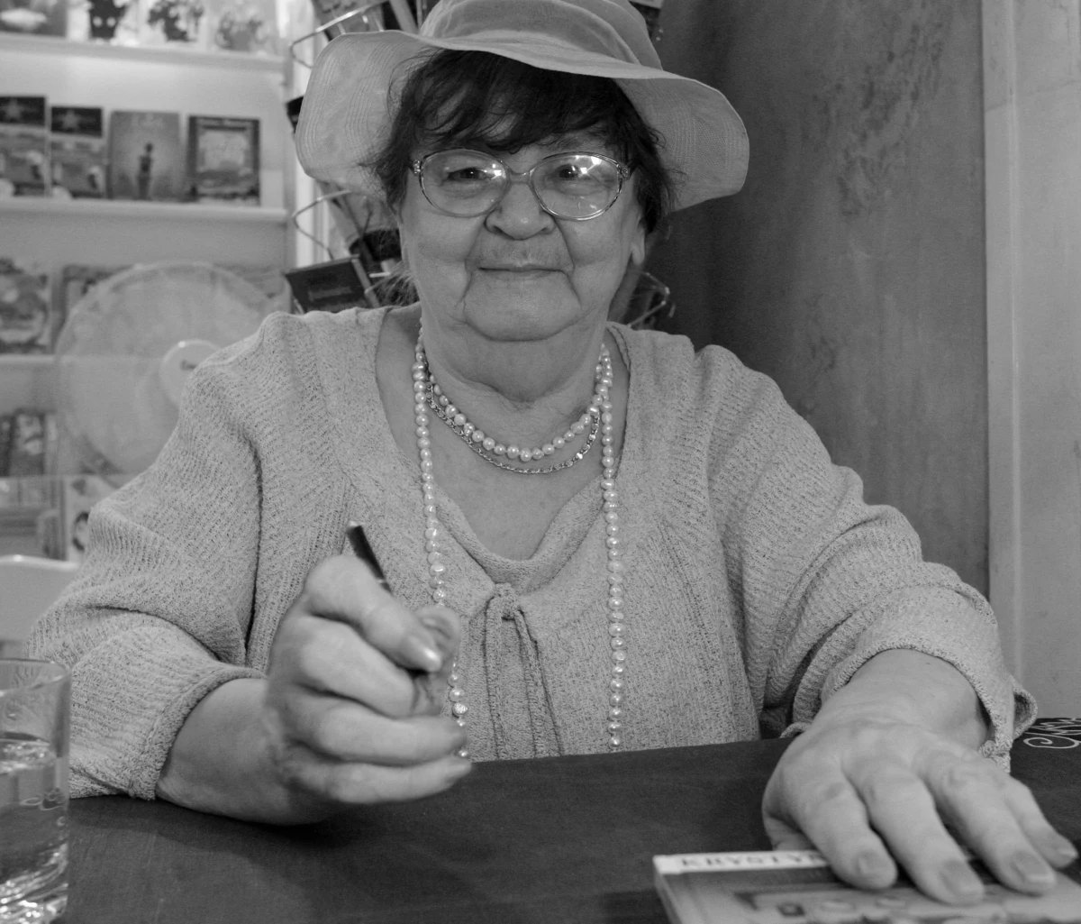 W wieku 87 lat zmarła Krystyna Siesicka, autorka popularnych książek dla młodzieży - podaje TVP Info. Pisarka była wielokrotnie nagradzana, m.in. Złotym Medalem Zasłużony Kulturze Gloria Artis.