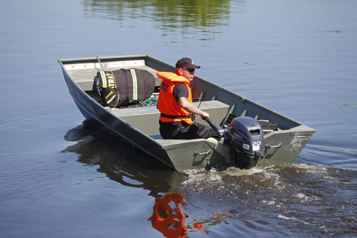 Strażacy i nurkowie wznowili poszukiwania dwóch dziewczynek, które wczoraj zaginęły w Kobylnicy w powiecie garwolińskim na Mazowszu. 12- i 13-latka kąpały się nad Wisłą.
