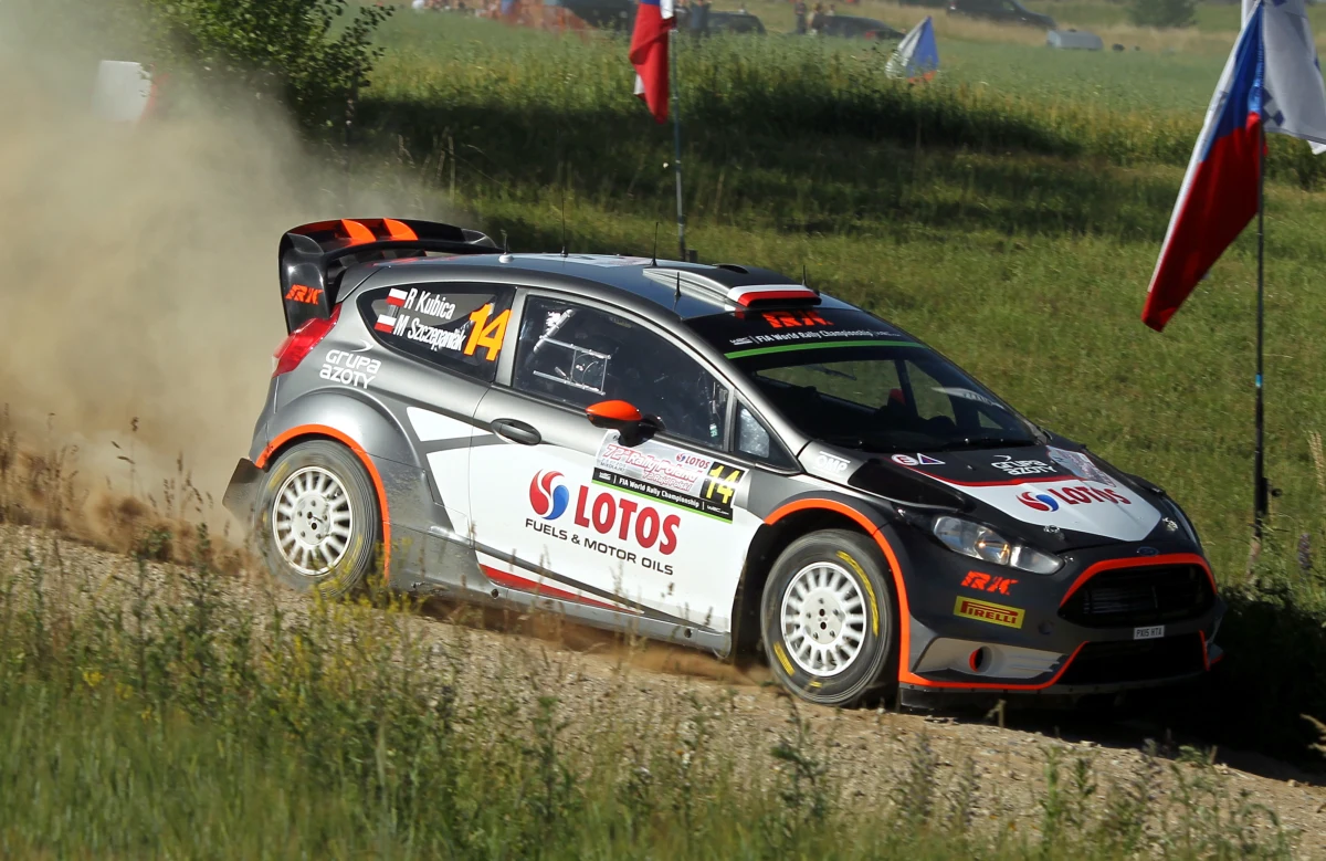 "To mogą być 2, mogą być 3 lata na zaadaptowanie się do nowej dyscypliny sportu. F1, wcześniej karting, na którym się wychował, to są zupełnie inne dyscypliny niż rajdy samochodowe" - mówi w rozmowie z RMF FM Maciej Wisławski, najbardziej doświadczony pilot rajdowy w Polsce. "Wiślak" także i w tym sezonie bierze udział w mistrzostwach naszego kraju.