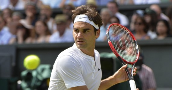 Wicelider światowego rankingu tenisistów Szwajcar Roger Federer pokonał Australijczyka sama Grotha 6:4, 6:4, 6:7 (5-7), 6:2 w trzeciej rundzie wielkoszlemowego turnieju na trawiastych kortach Wimbledonu w Londynie.