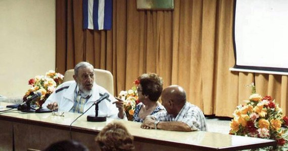 Przywódca rewolucji kubańskiej Fidel Castro pojawił się publicznie po raz pierwszy od kwietnia. Jak podały państwowe media, w piątek uczestniczył w czterogodzinnym spotkaniu z 19 serowarami.