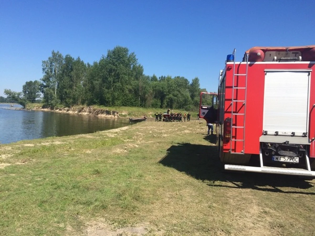 Kamera termowizyjna z Warszawy pomaga w poszukiwaniach dwóch zaginionych nastolatek z mazowieckiej Kobylnicy. Rano wznowiono tam poszukiwania dziewczynek, które ostatni raz widziano w piątkowy wieczór, gdy kąpały się w Wiśle. Po kilku godzinach strażacy natrafili na pierwszy trop - sonar wykrył ślady na dnie Wisły. 