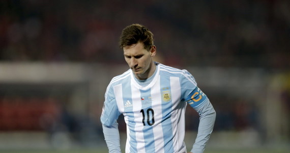 Chilijscy kibice zaatakowali rodziców i brata argentyńskiego piłkarza Lionela Messiego podczas sobotniego finału Copa America – podaje gazeta "Ole". Do przepychanki doszło, gdy krewni "Leo" ostro zareagowali na faul rywala na nim.