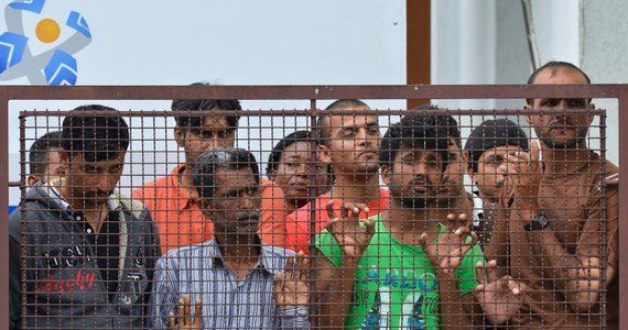 Węgierski parlament przyjął przepisy, które zaostrzają przyznawanie azylu oraz zezwalają na zbudowanie ogrodzenia na granicy z Serbią. W ten sposób węgierskie władze chcą powstrzymać napływ nielegalnych imigrantów.