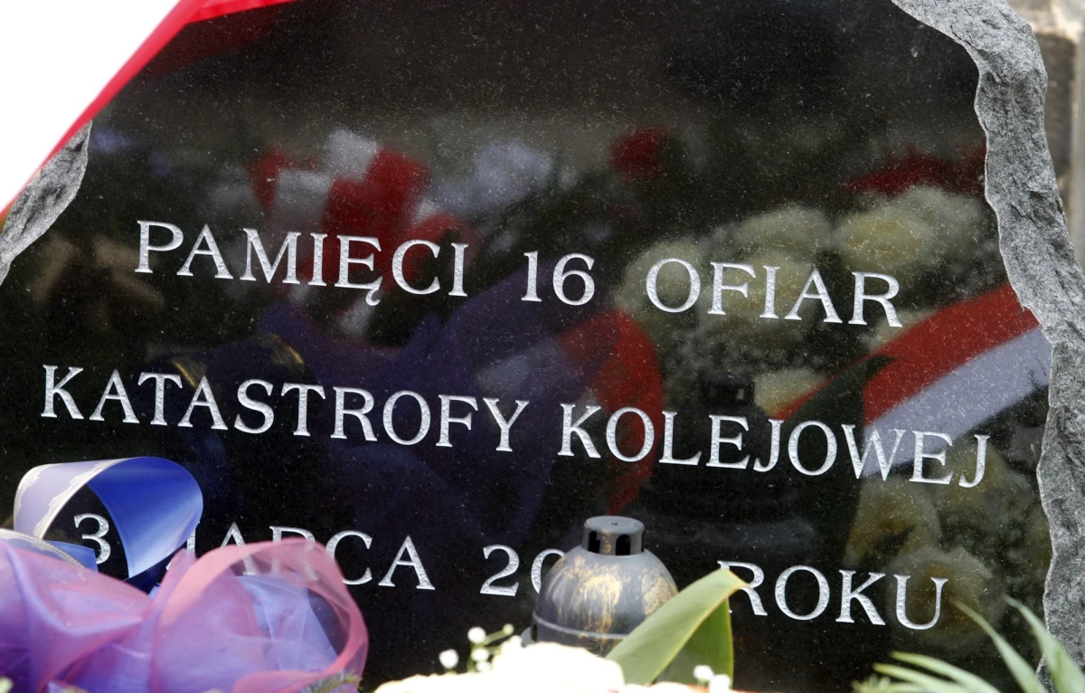 W sądzie w Częstochowie rozpoczął się proces ws. katastrofy kolejowej pod Szczekocinami. W 2012 roku w czołowym zderzeniu dwóch pociągów zginęło 16 osób, a ponad 150 zostało rannych. Wcześniej sąd zdecydował o wyłączeniu jawności.