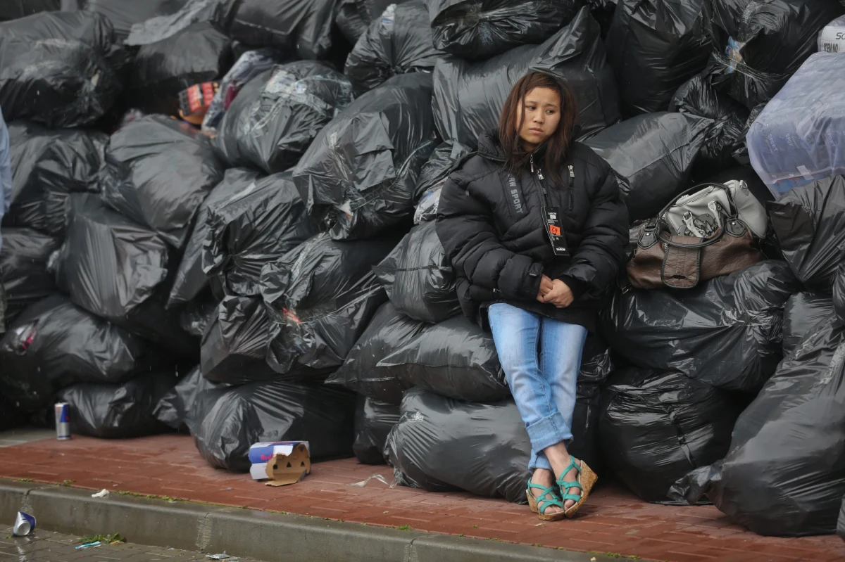 6400 fikcyjnych faktur na 310 mln zł wykryła Kontrola Skarbowa w firmach z Azji działających w centrum handlowym w Wólce Kosowskiej pod Warszawą – informuje „Rzeczpospolita”. Jak dowiedziała się gazeta, wstępne wyniki akcji „Klon”, bo tak ją nazwano, potwierdziła, że skala nieprawidłowości sięga setek milionów złotych. 
